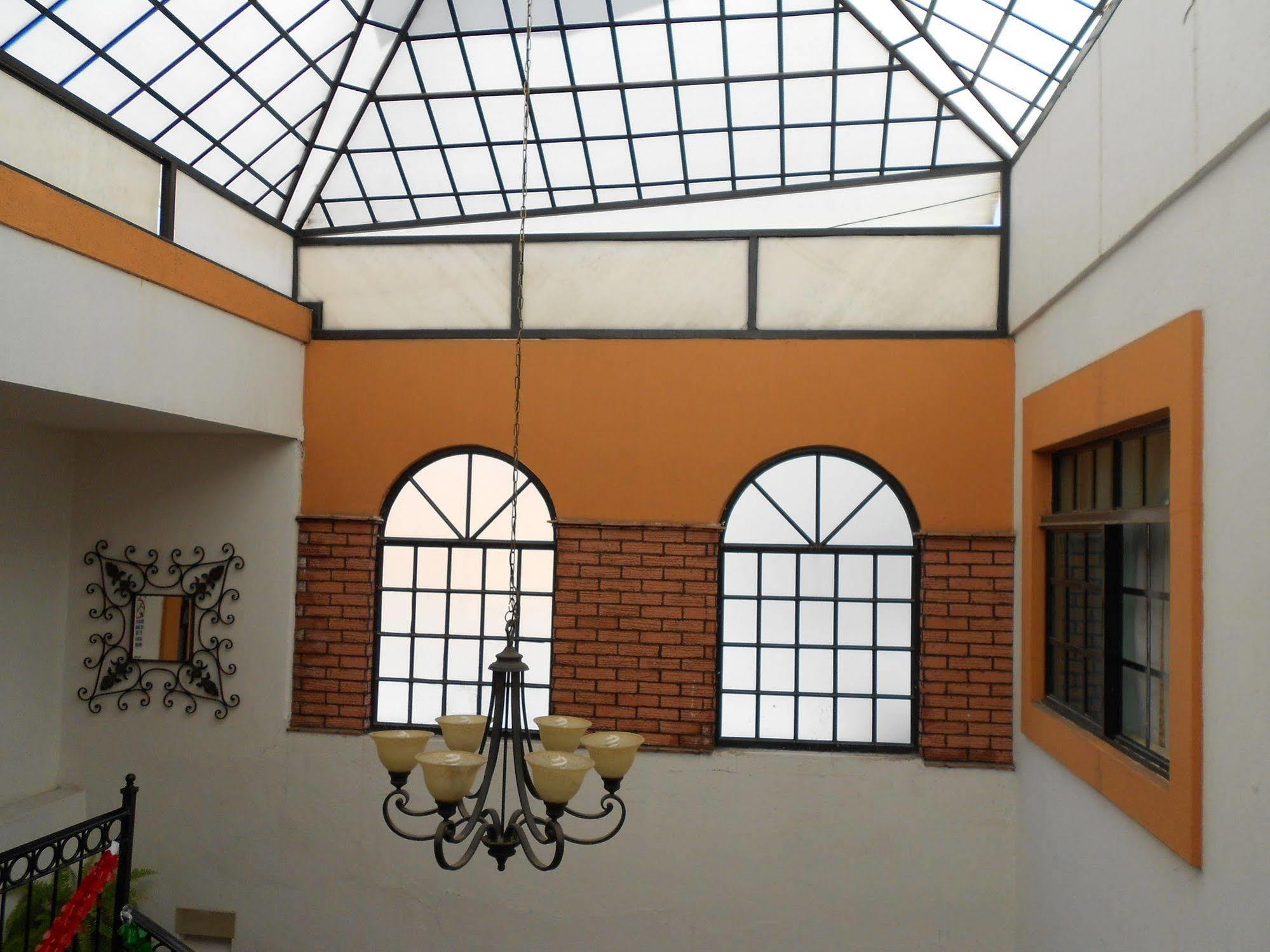 Oyo Hotel Posada Garibaldi Guadalajara Exterior photo